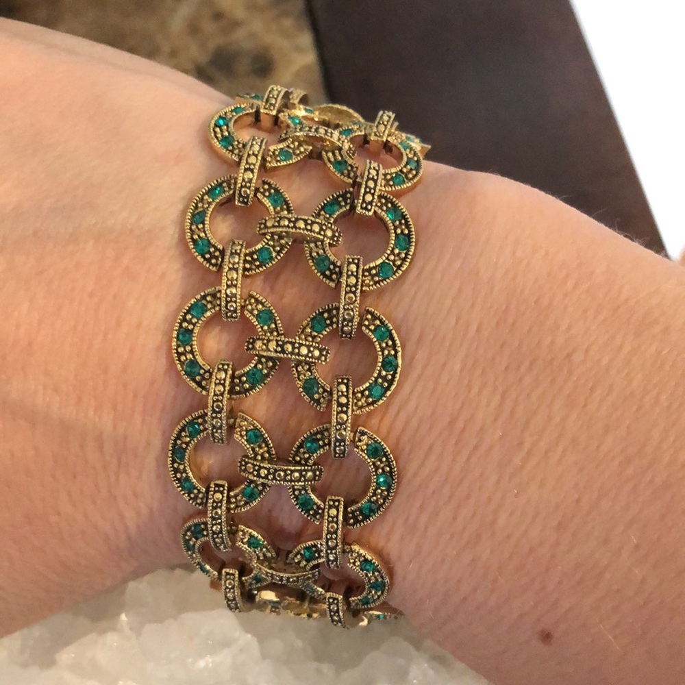 Costume jewelry bracelet